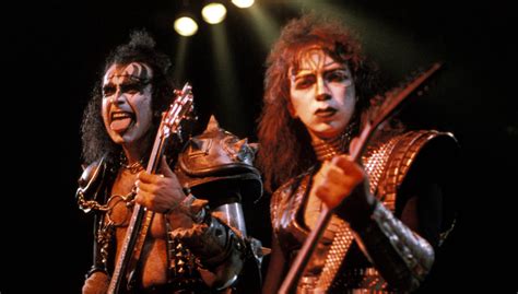 Former Kiss Guitarist Vinnie Vincent To Reunite With Gene Simmons Iheart