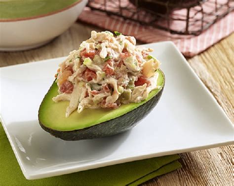 Prepara Estos Ricos Y Saludables Aguacates Rellenos Con Ensalada De Pollo