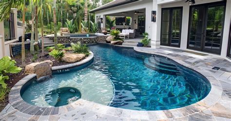 FL Custom Pool Design: How To Blend Style & Functionality