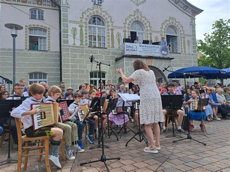 Kolbermoor So Lief Das Maibaumfest Der Stadtsing Und Musikschule Am