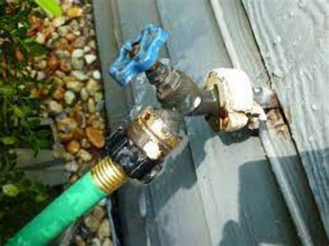 How To Remove Garden Hose Connector In 2021 Hose Connector Outdoor Faucet Repair Garden Hose