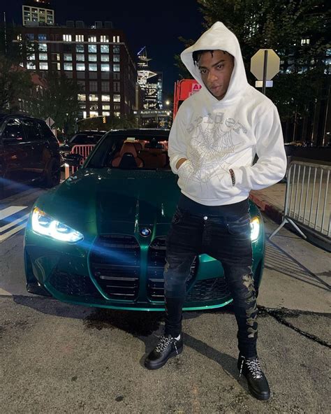 Dougie B Outfit from September 20, 2022 | WHAT’S ON THE STAR?