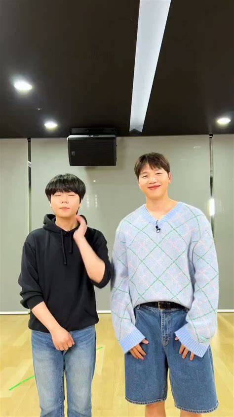 하랑 on Twitter 230602 멜로망스 김민석 님 인스타그램 정승환 댓글 요즘 포토샵 좋네요 키도 줄여주고