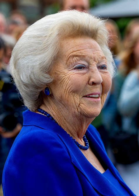 prinses beatrix doopt roeiboot beatrix  leiden modekoningin maxima