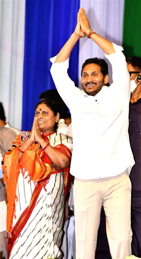 andhra pradesh chief minister ys jagan mohan reddy   mother ys