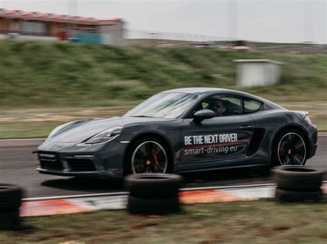 Curs De Pilotaj Defensiv Si Sportiv Cu Porsche 718 Cayman T