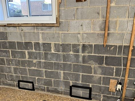 drainage - How much moisture is OK and how to determine that for