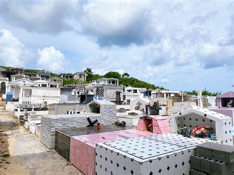 Le cimetière Mairie d Anse Bertrand