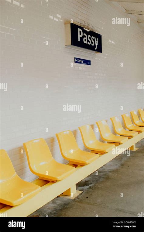 Station de metro passy hi-res stock photography and images - Alamy