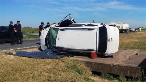 Auto volcó en la autopista a Santa Fe a la altura de Timbúes y falleció