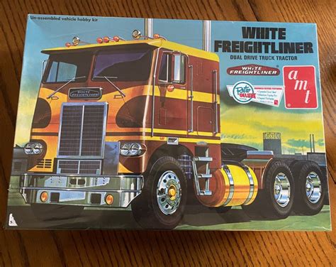 Amt White Freightliner Dual Drive Truck Tractor Retro Deluxe