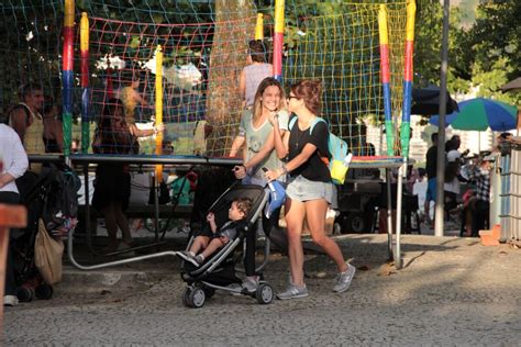 Foto Na Lagoa Fernanda Gentil E Priscila Montandon Se Divertem O