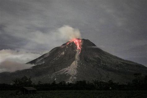 La Colata Lavica Del Vulcano Sinabung In Indonesia Primopiano Ansa It