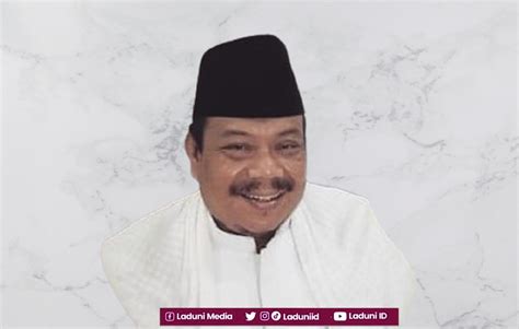 Biografi Dr KH Moch Ujang Saefullah Drs M M Pd Pendiri