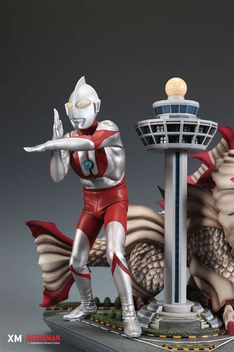 Xm Studios Ultraman And Merliger Diorama