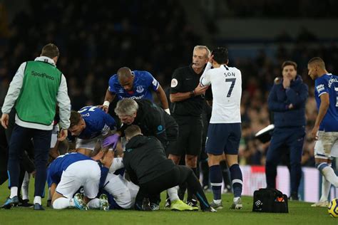 Andre Gomes Injury Everton Midfielder In Hospital After Suffering