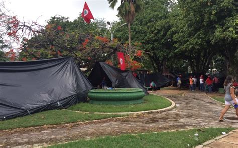 GazetaWeb Sem terra acampam em Maceió para denunciar violência no campo