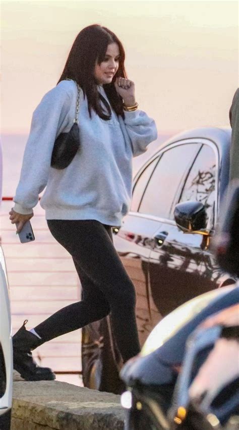 Selena Gomez Tiene Los Leggings Para El Fr O Y Los Botines Que Vas A