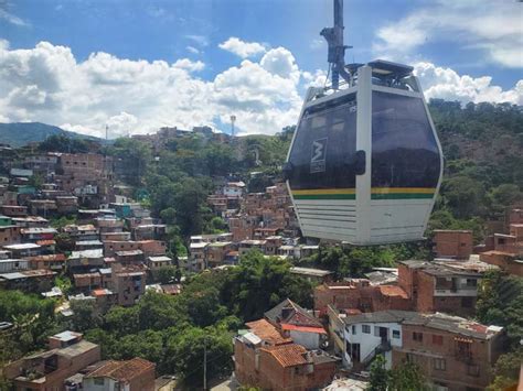 Metrocable Línea J Medellín Colombia