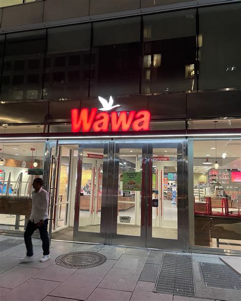 Taking Metro C late at night reveals a hidden station 24