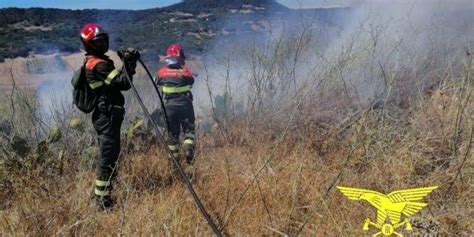 Incendio nelle campagne di Buddusò sul posto il Corpo forestale Sardegna