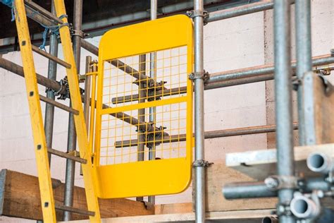 Best Selling Beam Shuttering Scaffolding Self Closing Safety Gate For