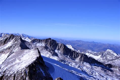 Aneto, Pyrenees, Guided Climbing adventure. Mountaineering trip. AEGM ...