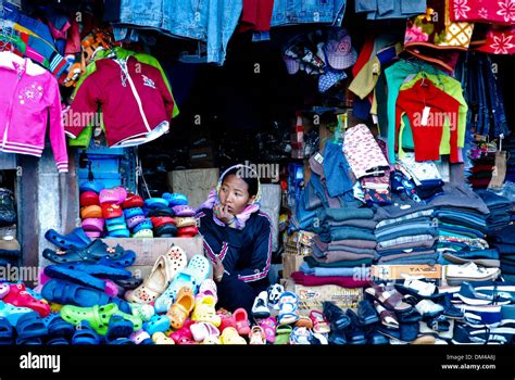 Ladakh traditional clothes hi-res stock photography and images - Alamy