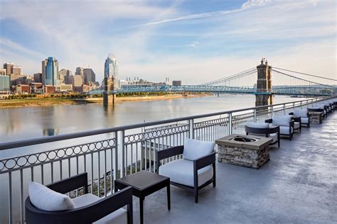 Covington, KY Hotel Room with View and Pool | Cincinnati Marriott at ...