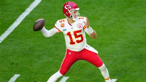 Chiefs' Patrick Mahomes Hobbles Off Field In Super Bowl LVII