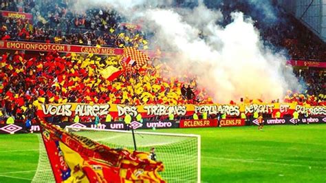 Ambiance Lors De L Entr E Des Joueurs En Seconde P Riode Rc Lens Fc