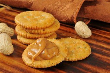 Nutrition Facts About Peanut Butter Crackers | livestrong