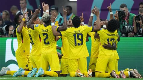 Qatar 0 2 Ecuador Valencia Nets Twice As Woeful Hosts Outclassed In