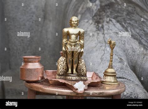 Gomateshwara bahubali statue High Resolution Stock Photography and ...