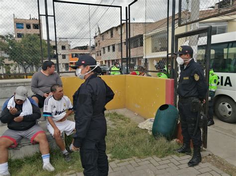 Cajamarca Intervienen A J Venes Por Jugar Fulbito Y No Cumplir Con