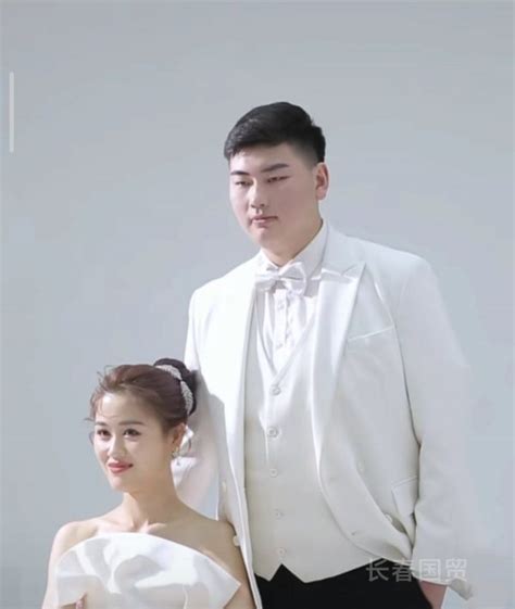 朱小伟陈萌婚纱照曝光，婚期将至大衣哥夫妇着急抱孙子朋友圈生活