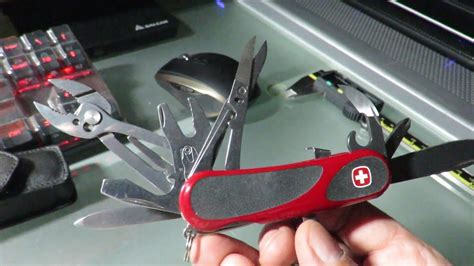 Victorinox Evolution S Sc Wenger Evogrip S Youtube