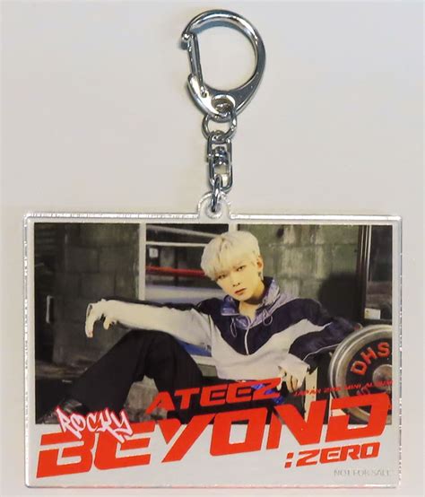 駿河屋 カン・ヨサン Ateez アクリルキーホルダー 「cd Beyond ： Zero」 ヴィレッジヴァンガードオンライン購入特典