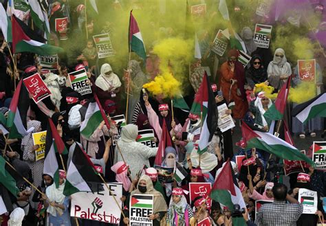 Thousands rally in Pakistan against Israel’s bombing in Gaza, chanting anti-American slogans ...