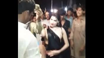 Sexy Dance Mujra In Public Flashing Boobs XVIDEOS