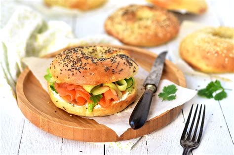 Recette de bagels à la truite fumée fromage frais coriandre