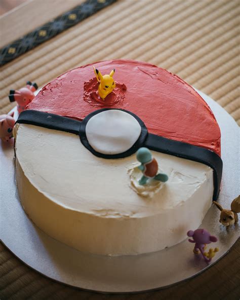 How To Make A Pokeball Cake For Beginners Pokeball