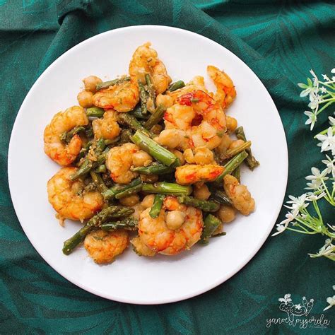 GAMBONES CON GARBANZOS Y ESPÁRRAGOS COCINANDOMELAVIDA