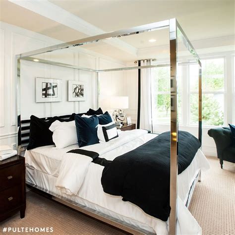 A mirror bed adds class and contrast to this bold black-and-white ...