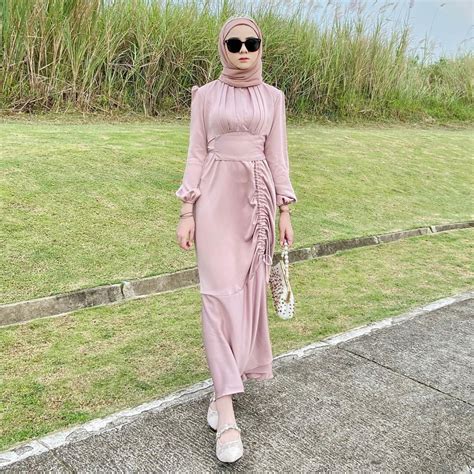 Style Kondangan Hijab Alyafah Koleksi Dress Satin Elegan