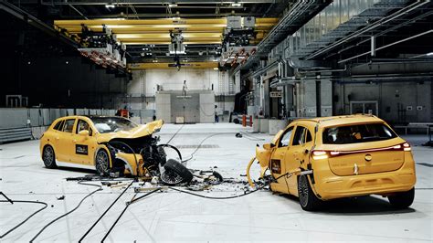 Esta es la primera marca en realizar una prueba de choque entre dos
