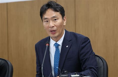 이복현 금감원장 은행 과도한 대출금리 인상 자제해야