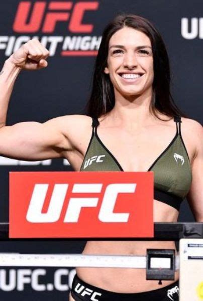 Ufc Mackenzie Dern Presume Su Amor Por Brasil Posando En Sexy Bikini