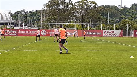 Sem DAlessandro Zé Ricardo testa formação de meio campo e tem treino