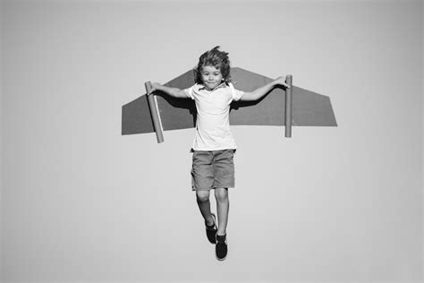 flying boy images    freepik